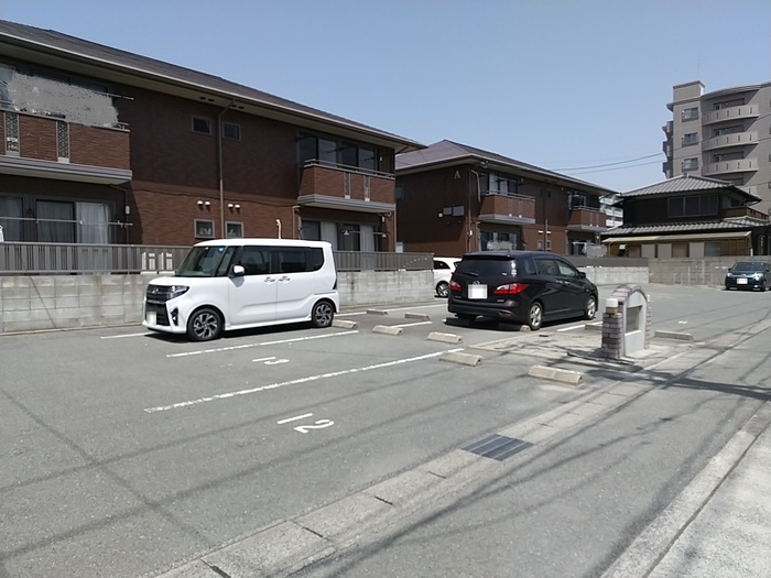 アーバンライフ塩屋台　B棟の駐車場