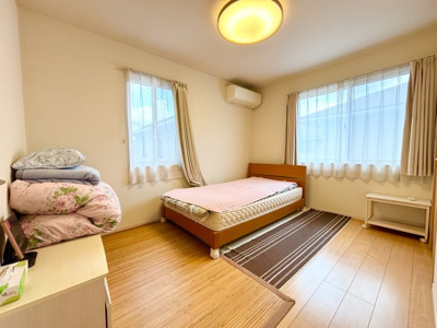 【洋室】 | 中古戸建　倉敷市中畝十丁目 | 明るい洋室です