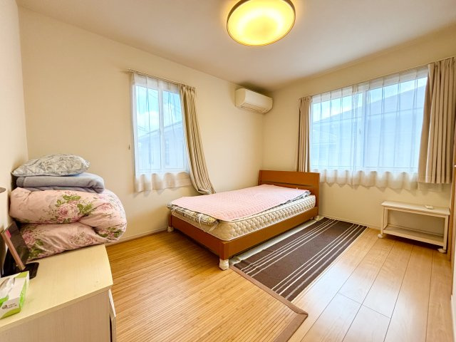 【洋室】 | 中古戸建　倉敷市中畝十丁目 | 明るい洋室です