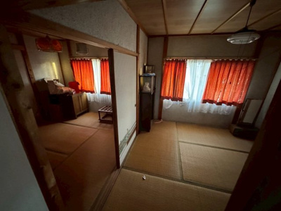 【和室】 | 岡山県津山市小田中 ～6DKの部屋数とゆとりある駐車スペース～ | 窓を開ければ風が通り抜け、一年中快適に過ごせる和室です。