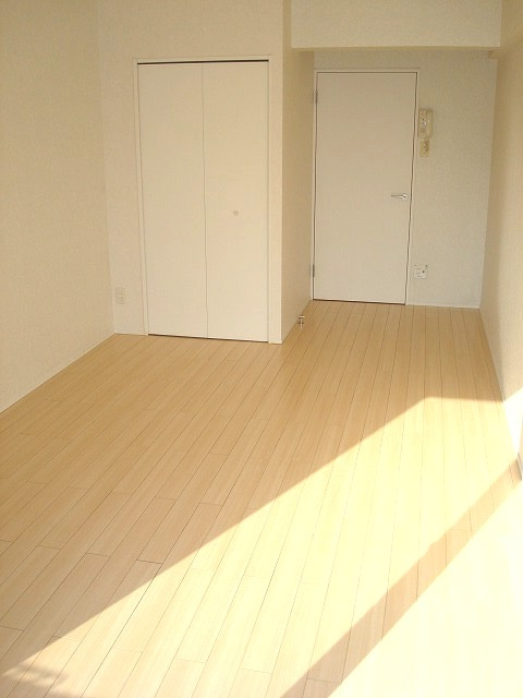 新品家具付きマンション警固30(KaGood福岡)の居間・リビング