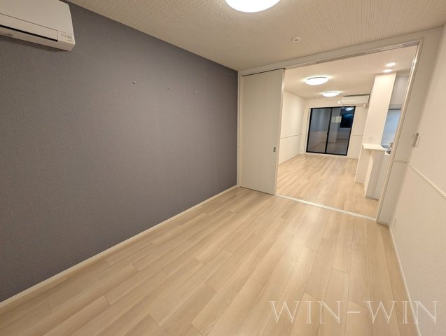 フェリックスコート西内張 ノースの洋室