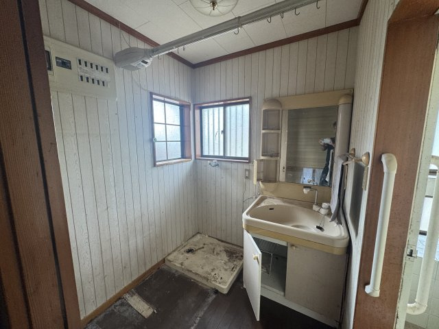 -三丁目不動産-　比企郡嵐山町菅谷　昭和37年築の洗面所