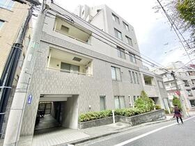 ユニロイヤル赤坂の外観