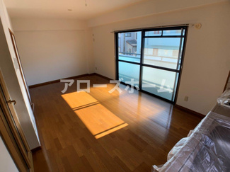 【居間・リビング】 | マンションアムール | 室内写真は前回募集の同一マンション別室につきイメージです