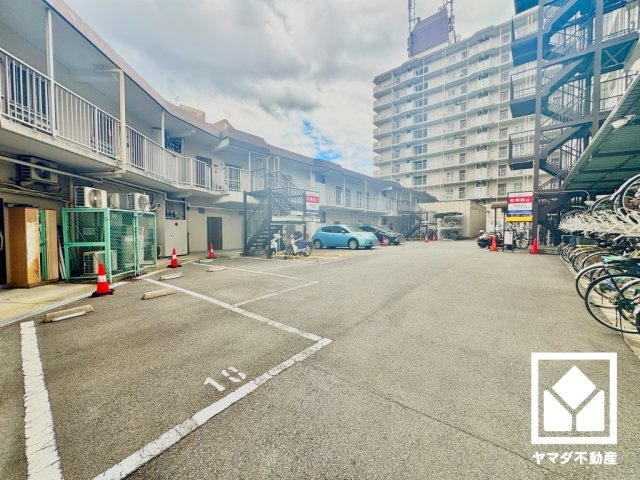西大路ガーデンハイツの駐車場