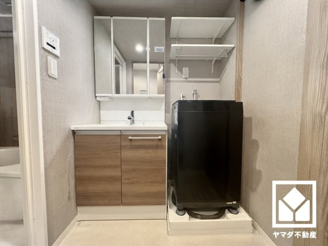 西大路ガーデンハイツの独立洗面台|※本画像は空室時の写真を加工し、家具・小物等を撤去したイメージです。
実際の仕様とは異なる場合がございます。