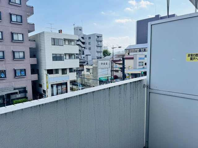 アーバンヒルズ西八王子のバルコニー|～陽当たりの良いバルコニー　洗濯物がよく乾きそうです～