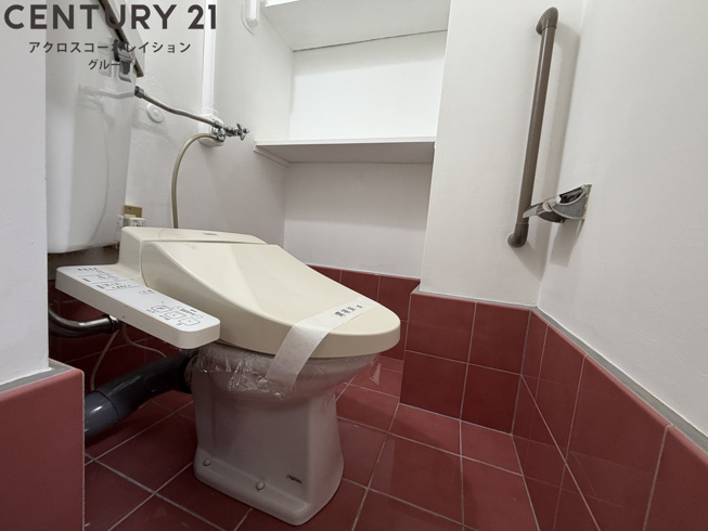 温水洗浄便座付きのトイレです♪