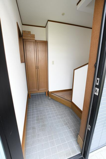 松戸市西馬橋相川町戸建の玄関
