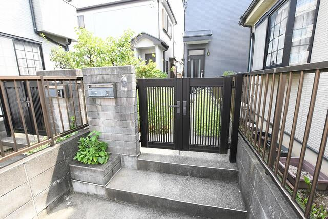 松戸市西馬橋相川町戸建のエントランス