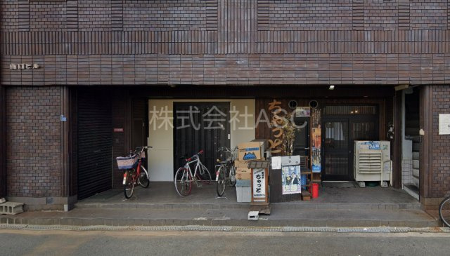 山口ビルのエントランス