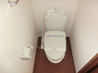 温水洗浄暖房便座付きのトイレです♪