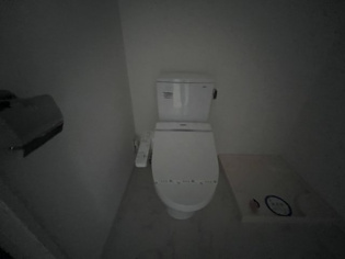 温水洗浄便座付きのトイレです♪