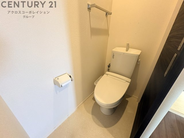 温水洗浄便座付きのトイレです♪