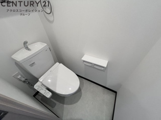 温水洗浄便座付きのトイレです♪