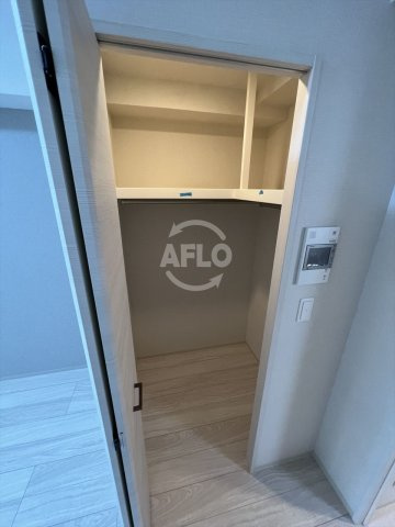 ドゥーエ天満橋の収納|ドゥーエ天満橋　ウォークインクローゼット