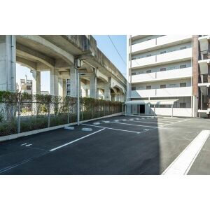 春日井市勝川町６丁目の賃貸マンションの駐車場