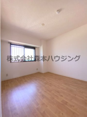【洋室】 | 　プラウクリエイト | 明るい洋室です
