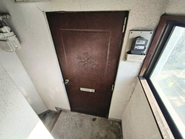 連尺通2丁目貸店舗の玄関