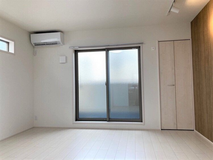 フジパレス阪急園田ＥＡＳＴⅤ番館の居間・リビング