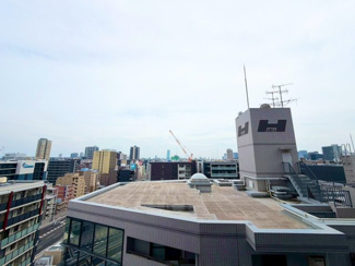 【展望】 | ジオタワー堺筋本町 | 【物件からの眺望（南）】隣接建物を抜ける高さのため、眺望や採光も◎