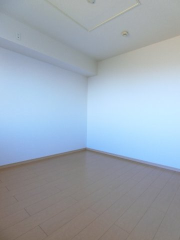 【洋室】 | リバーサイド | イメージ写真202号室（反転あり）