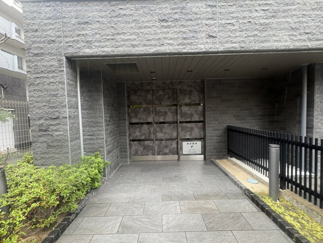 ファーストフィオーレ江坂江の木町パークサイドのエントランス