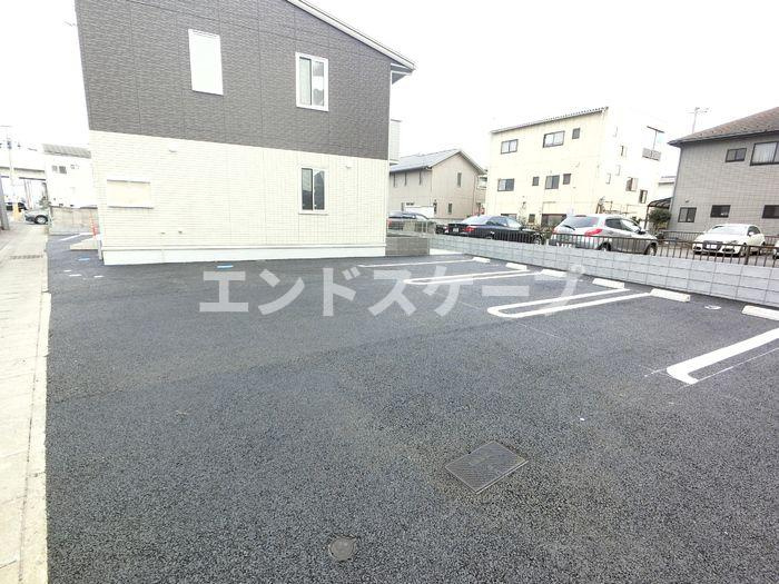 ラウレア平和町の駐車場|高崎、前橋のお部屋探しはエンドスケープまで！お客様の理想お聞かせ下さい♪
