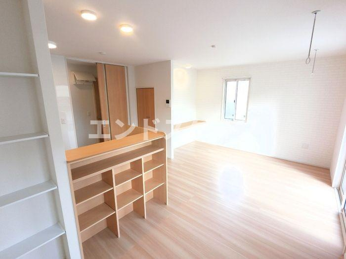 ラウレア平和町の居間・リビング|高崎、前橋のお部屋探しはエンドスケープまで！お客様の理想お聞かせ下さい♪