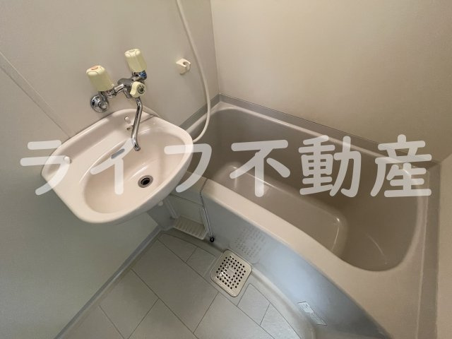グランデージ今里の浴室|落ち着いた空間のお風呂です