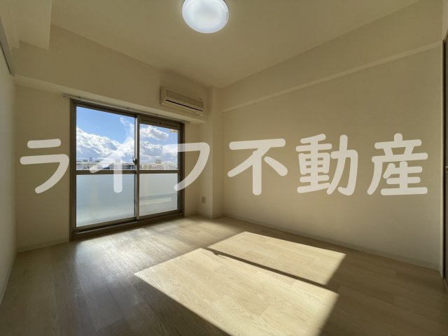 グランデージ今里の洋室|使い勝手のいい洋室です