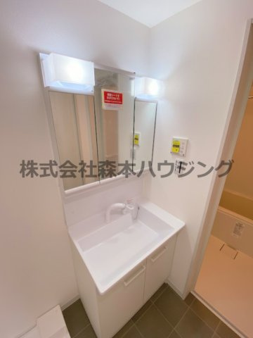 【独立洗面台】 | 　スリール萱島東 | 朝の身支度には欠かせない独立洗面化粧台