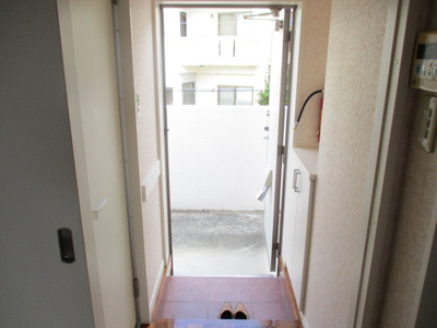 【玄関】 | ヴィラシャンティ | ※写真は別のお部屋になります。
