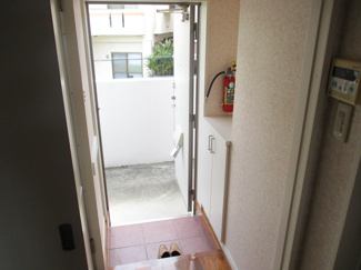 【玄関】 | ヴィラシャンティ | ※写真は別のお部屋になります。