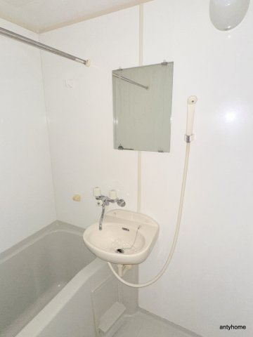 エスティライフ難波西　仲介手数料の洗面所