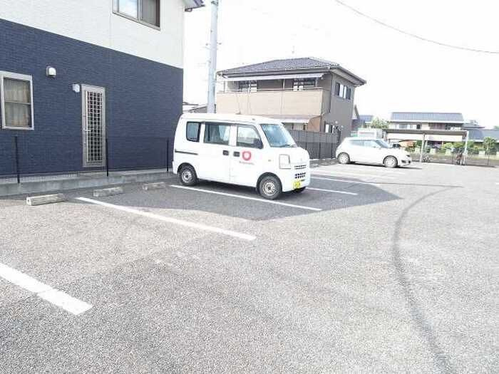 モンレーブの駐車場