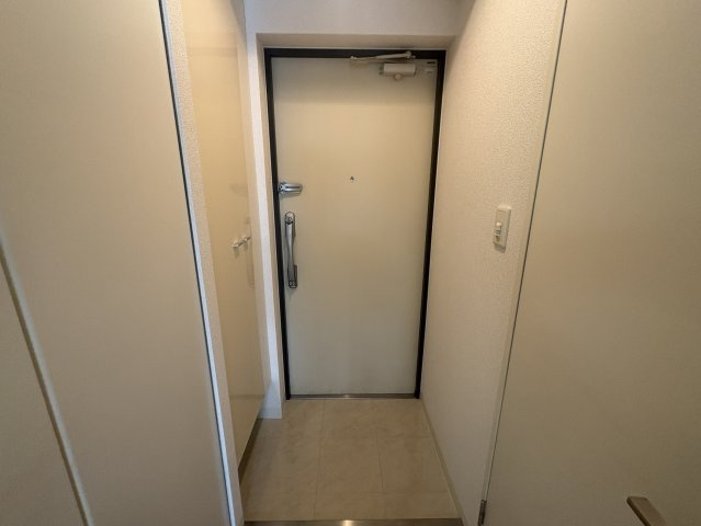 レジュールアッシュ江坂の玄関