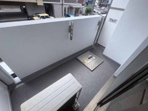レジュールアッシュ江坂のバルコニー