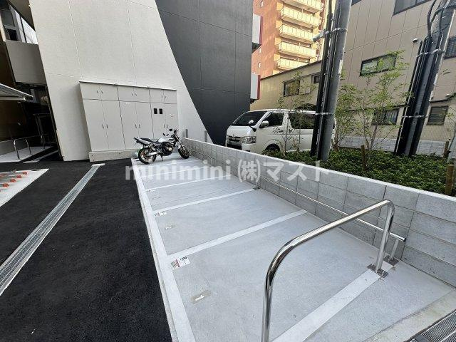 セレニテ阿波座ミラクの駐車場