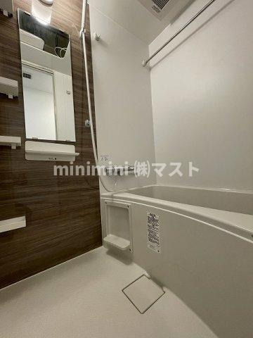 セレニテ阿波座ミラクの浴室
