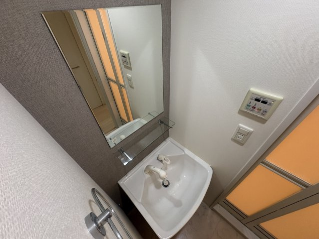 レジュールアッシュ江坂の独立洗面台