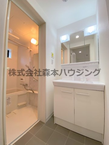 【洗面所】 | 　スリール萱島東 | 忙しい朝には欠かせない洗面所です