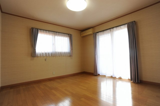 安茂里小市3丁目　中古住宅の洋室