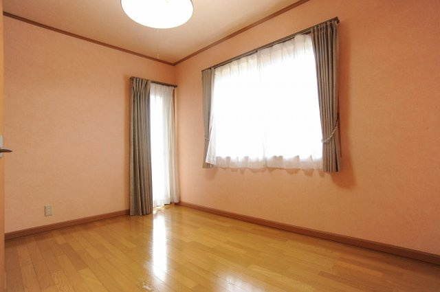 安茂里小市3丁目　中古住宅の洋室