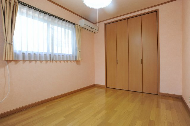 安茂里小市3丁目　中古住宅の洋室