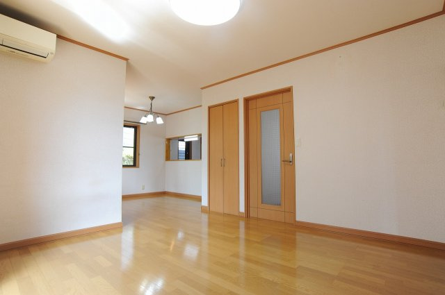 安茂里小市3丁目　中古住宅の居間・リビング