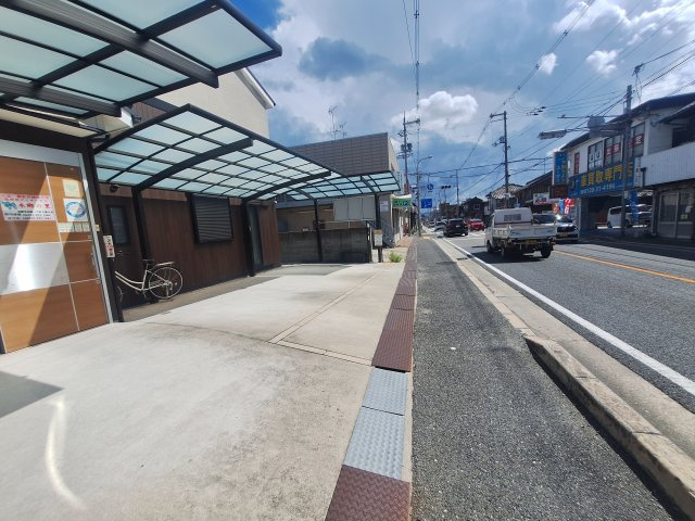 柏原市本郷貸店舗の駐車場