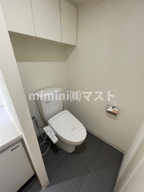 クロスレジデンス大阪新町の玄関