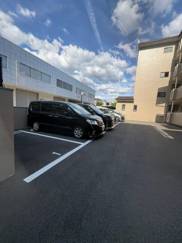 フローエンス吉田Ⅱの駐車場